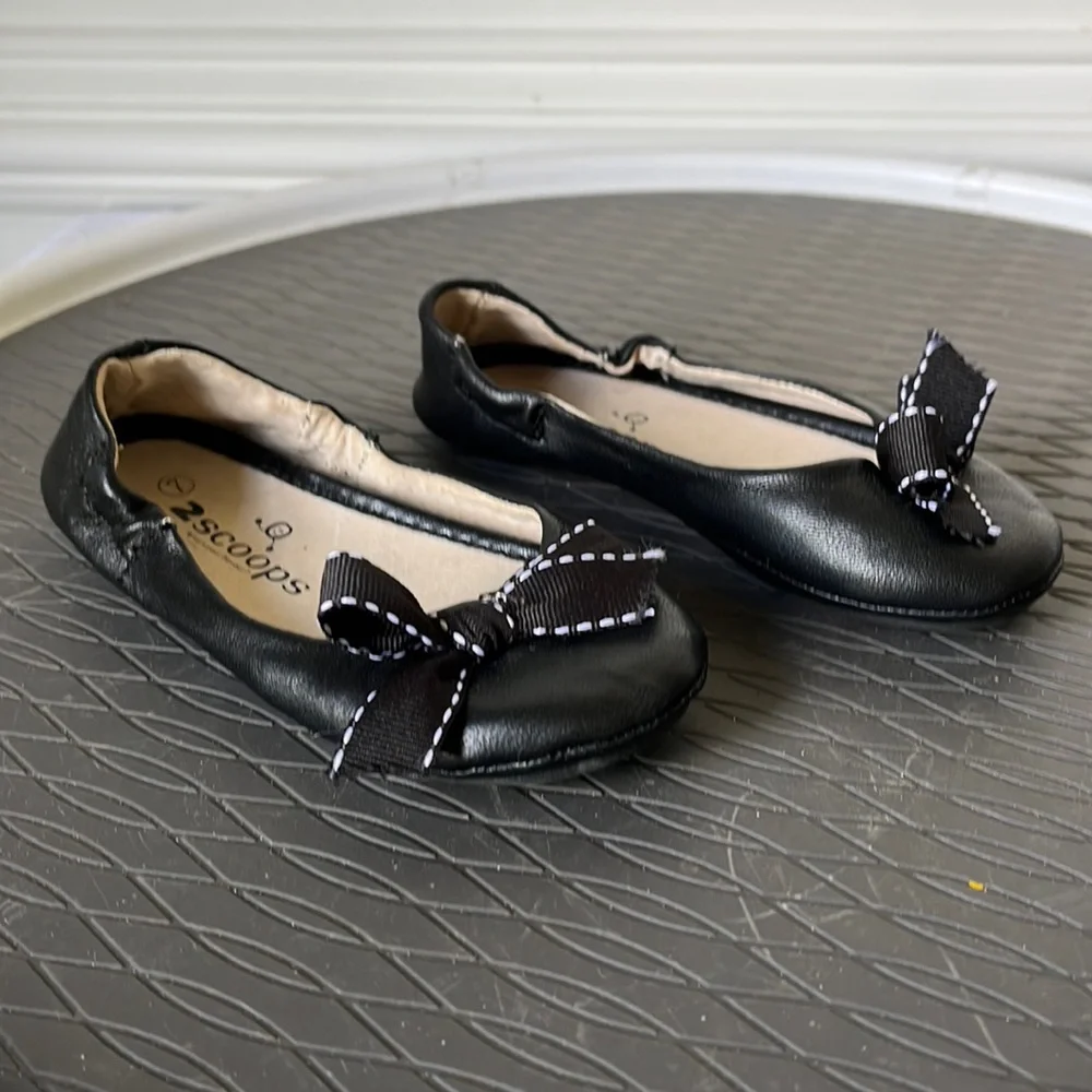 2 Scoops Lambskin ballet flats Almond toe bow black white Size 7